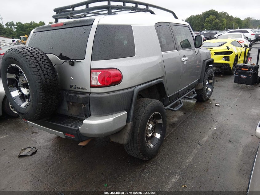 2009 Toyota Fj cruiser VIN JTEZU11F79K008372 IAAI salvage auction — RIGHT SIDE, Salvage (North Carolina), sold $2,950 on 2026-07-29 (photo 4)