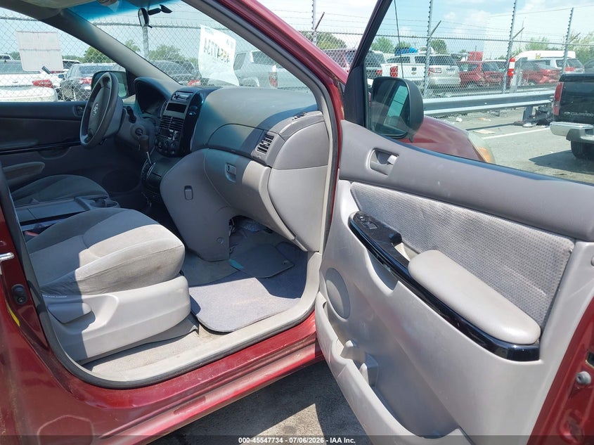 2004 Toyota Sienna VIN 5TDZA23C24S103445 IAAI salvage auction — NORMAL WEAR, Clear-Dealer Only (North Carolina), sold $875 on 2026-07-20 (photo 5)