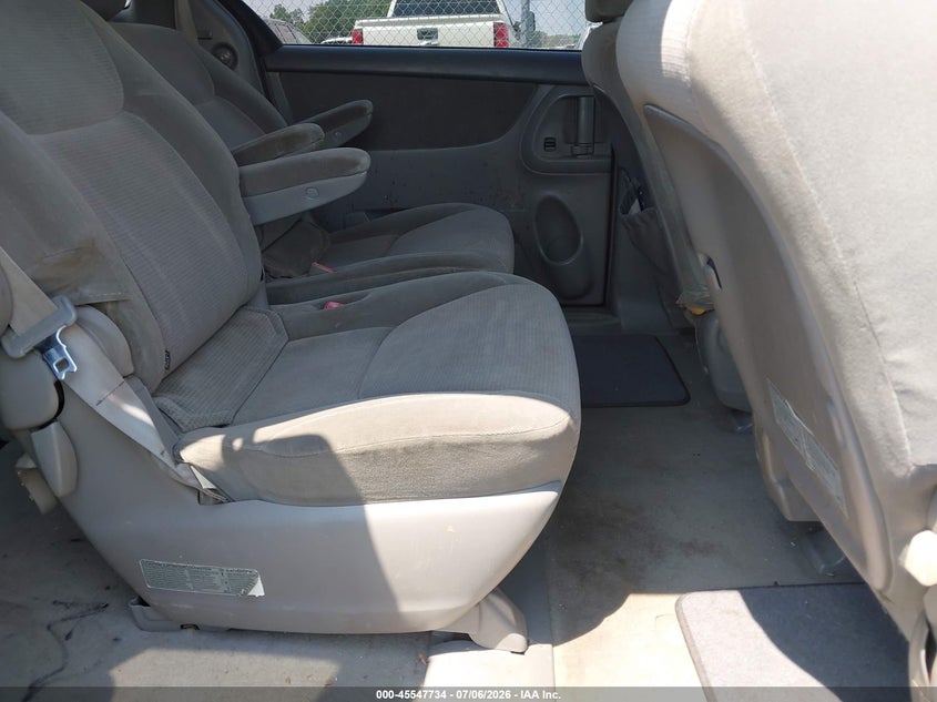2004 Toyota Sienna VIN 5TDZA23C24S103445 IAAI salvage auction — NORMAL WEAR, Clear-Dealer Only (North Carolina), sold $875 on 2026-07-20 (photo 8)