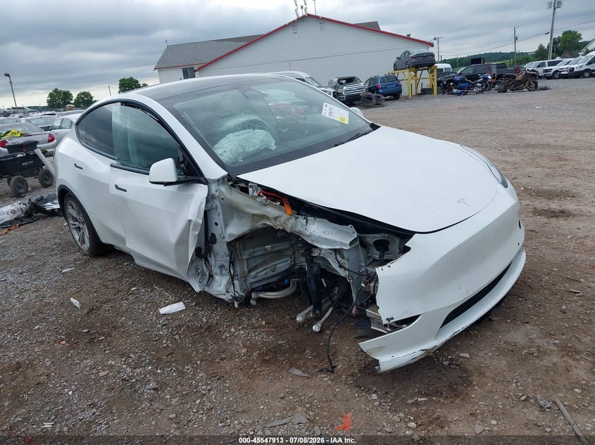 2020 Tesla Model y VIN 5YJYGDEE2LF006690 IAAI salvage auction — RIGHT FRONT, Salvage Title, sold $4,550 on 2026-09-26 (photo 1)