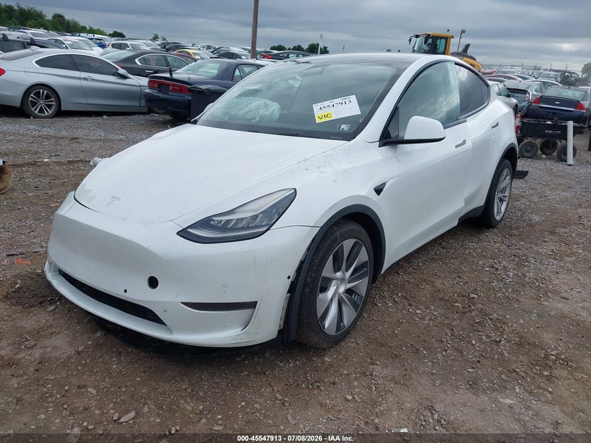 2020 Tesla Model y VIN 5YJYGDEE2LF006690 IAAI salvage auction — RIGHT FRONT, Salvage Title, sold $4,550 on 2026-09-26 (photo 2)