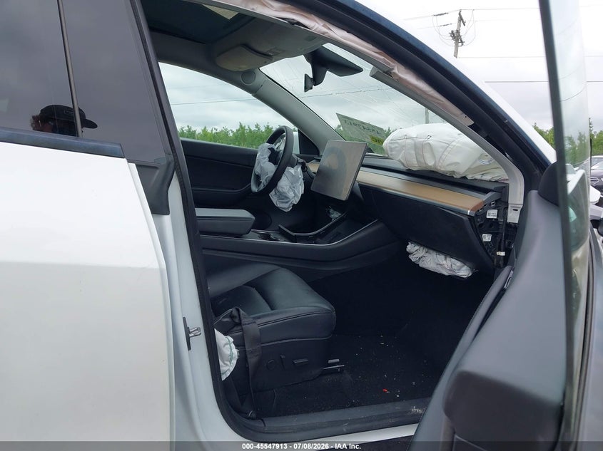 2020 Tesla Model y VIN 5YJYGDEE2LF006690 IAAI salvage auction — RIGHT FRONT, Salvage Title, sold $4,550 on 2026-09-26 (photo 5)