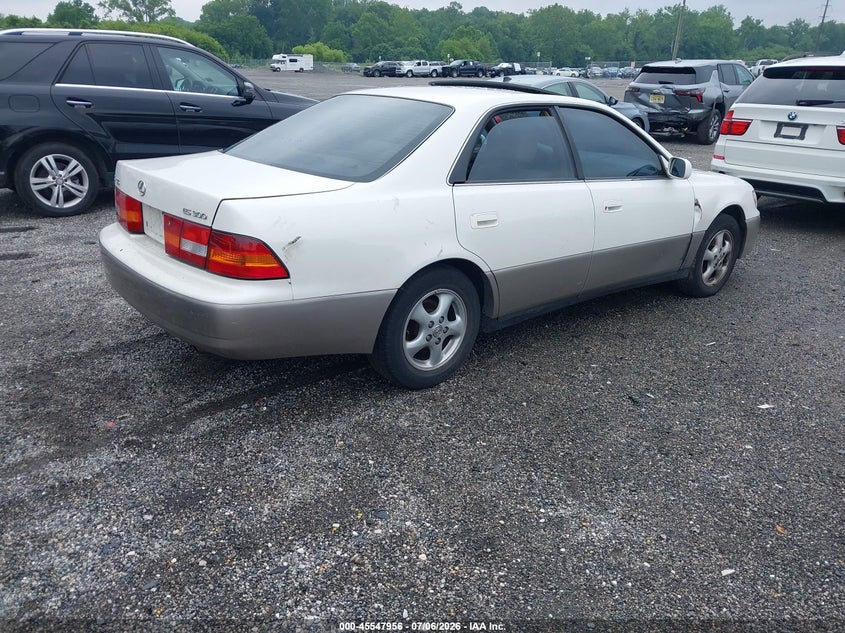 1998 Lexus Es 300 VIN JT8BF28G7W5039134 IAAI salvage auction — SIDE, Salvage - Greater Than 75% (Maryland), sold $225 on 2026-07-20 (photo 4)