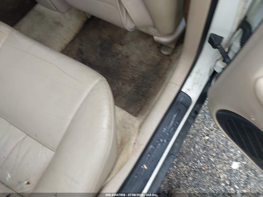 1998 Lexus Es 300 VIN JT8BF28G7W5039134 IAAI salvage auction — SIDE, Salvage - Greater Than 75% (Maryland), sold $225 on 2026-07-20 (photo 8)