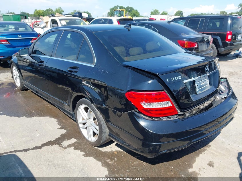 2013 Mercedes-benz C-klasse VIN WDDGF8AB6DR285256 IAAI salvage auction — REAR END, Salvage (North Carolina), sold $1,300 on 2026-08-09 (photo 3)