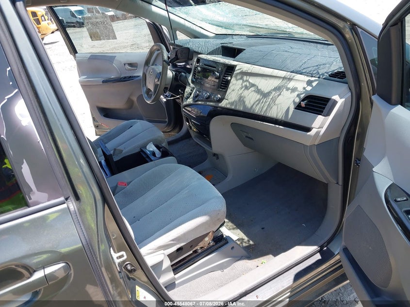 2011 Toyota Sienna VIN 5TDKK3DC5BS047498 IAAI salvage auction — FRONT END, Salvage (Massachusetts), sold $650 on 2026-07-28 (photo 5)