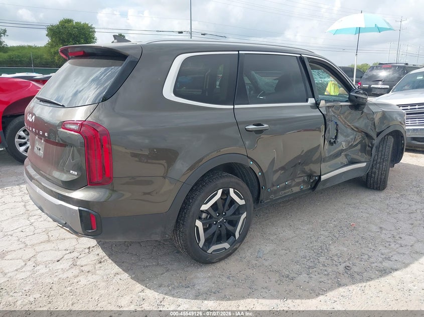 2025 Kia Telluride VIN 5XYP6DGC1SG690035 IAAI salvage auction — SIDE, Clear (Texas), sold $15,700 on 2026-07-20 (photo 4)