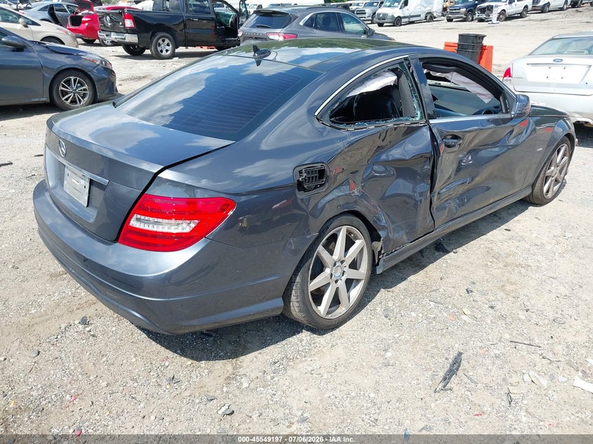 2012 Mercedes-benz C-klasse VIN WDDGJ4HB6CF763267 IAAI salvage auction — SIDE, Salvage Title, sold $1,300 on 2026-08-12 (photo 4)