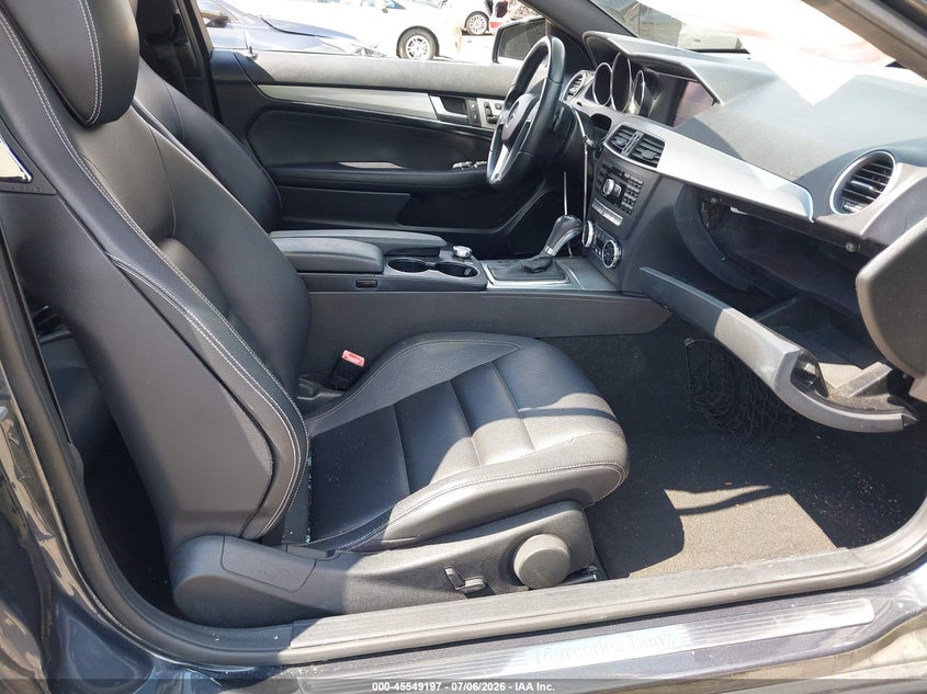 2012 Mercedes-benz C-klasse VIN WDDGJ4HB6CF763267 IAAI salvage auction — SIDE, Salvage Title, sold $1,300 on 2026-08-12 (photo 5)