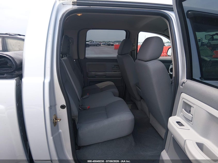 2005 Dodge Dakota VIN 1D7HW48K95S289590 IAAI salvage auction — FRONT END, Salvage (Missouri), sold $975 on 2026-07-31 (photo 8)