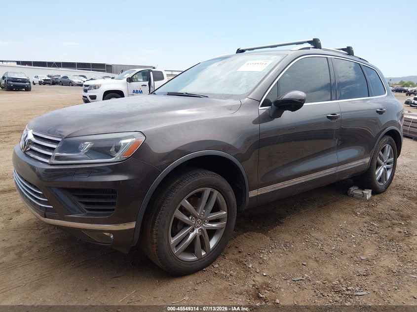 2015 Volkswagen Touareg VIN WVGEP9BP5FD007412 IAAI salvage auction — NORMAL WEAR, Salvage Title, sold $2,550 on 2026-08-04 (photo 2)