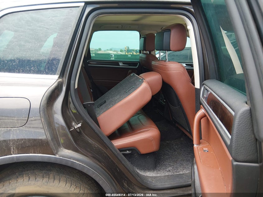 2015 Volkswagen Touareg VIN WVGEP9BP5FD007412 IAAI salvage auction — NORMAL WEAR, Salvage Title, sold $2,550 on 2026-08-04 (photo 8)