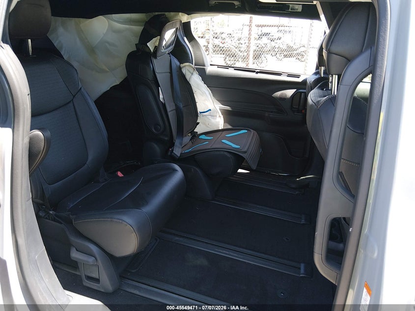 2025 Toyota Sienna VIN 5TDCSKFC9SS204445 IAAI salvage auction — FRONT END, Salvage (California), sold $7,850 on 2026-08-20 (photo 8)