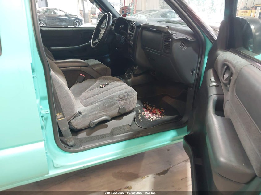 2001 Chevrolet S-10 VIN 1GCDT13W01K238001 IAAI salvage auction — UNKNOWN, Clear (North Carolina), sold $8,000 on 2026-08-06 (photo 5)