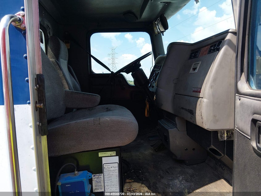 2004 Kenworth Construction VIN 2NKMHD7X04M057004 IAAI salvage auction — Front End, Clear, sold $125 on 2026-10-13 (photo 7)