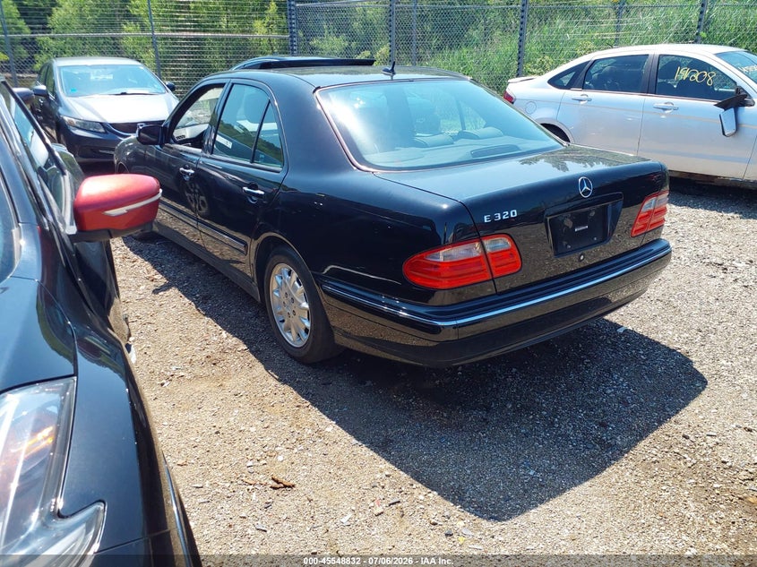 2000 Mercedes-benz E-class VIN WDBJF65J7YB087482 IAAI salvage auction — NORMAL WEAR, Clear (Illinois), sold $1,300 on 2026-07-15 (photo 3)