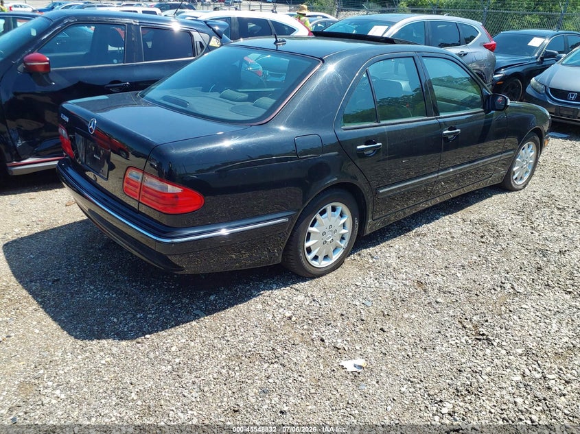 2000 Mercedes-benz E-class VIN WDBJF65J7YB087482 IAAI salvage auction — NORMAL WEAR, Clear (Illinois), sold $1,300 on 2026-07-15 (photo 4)