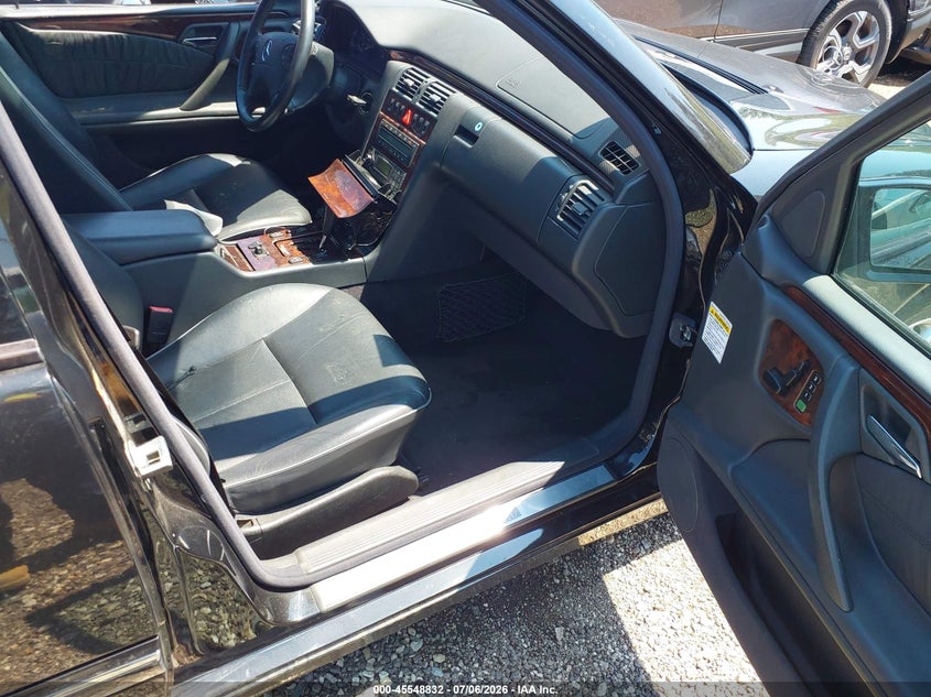 2000 Mercedes-benz E-class VIN WDBJF65J7YB087482 IAAI salvage auction — NORMAL WEAR, Clear (Illinois), sold $1,300 on 2026-07-15 (photo 5)