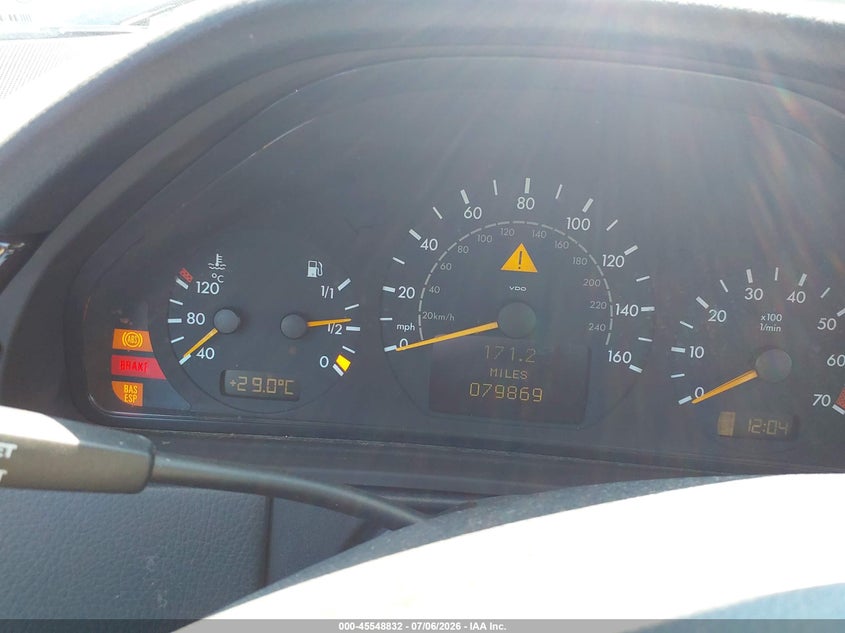 2000 Mercedes-benz E-class VIN WDBJF65J7YB087482 IAAI salvage auction — NORMAL WEAR, Clear (Illinois), sold $1,300 on 2026-07-15 (photo 7)