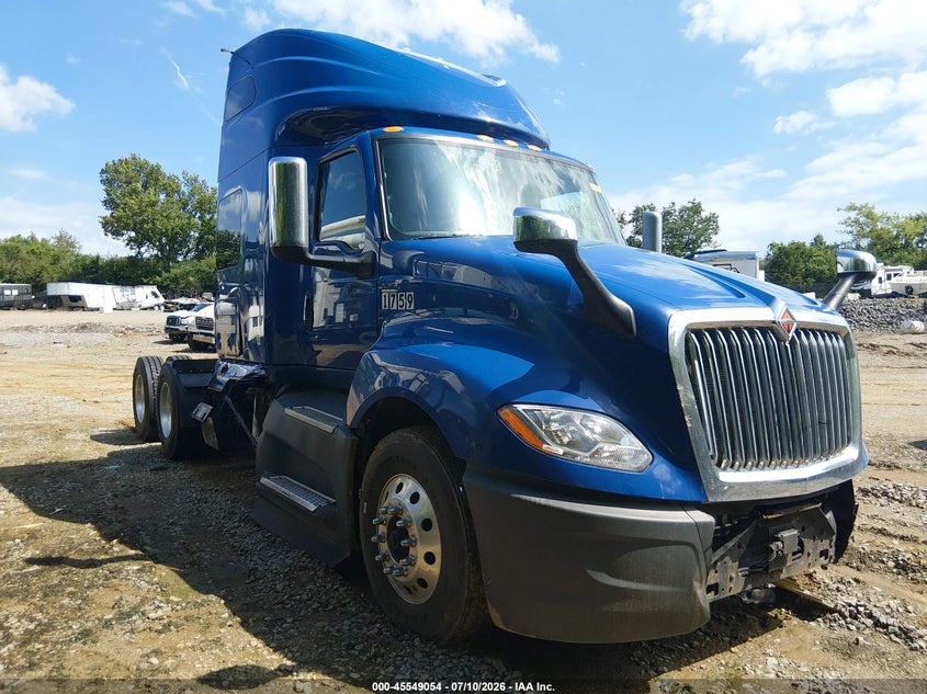 2022 International VIN 3HSDZAPR9NN231759 IAAI salvage auction — SIDE, Salvage Title, sold $26,600 on 2026-07-22 (photo 1)