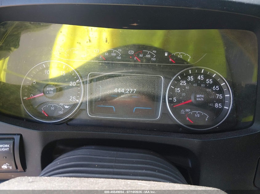 2022 International VIN 3HSDZAPR9NN231759 IAAI salvage auction — SIDE, Salvage Title, sold $26,600 on 2026-07-22 (photo 5)