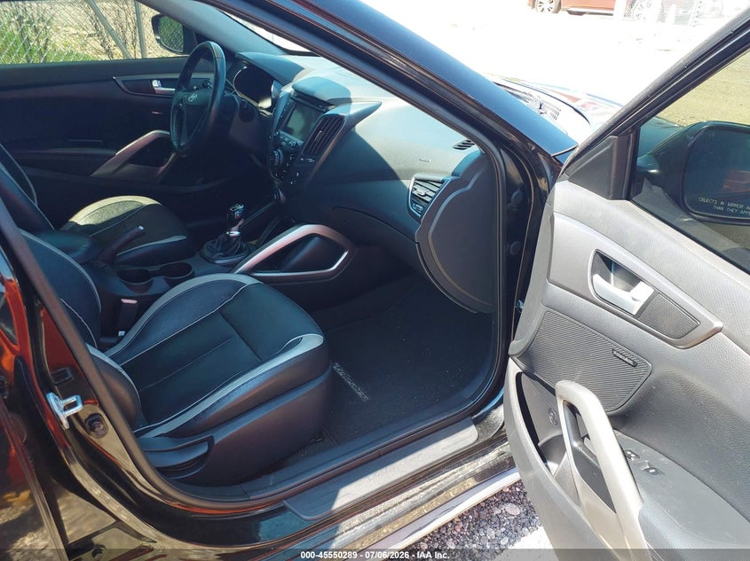 2013 Hyundai Veloster VIN KMHTC6AE5DU147572 IAAI salvage auction — NORMAL WEAR, Clear (Illinois), sold $600 on 2026-07-29 (photo 5)