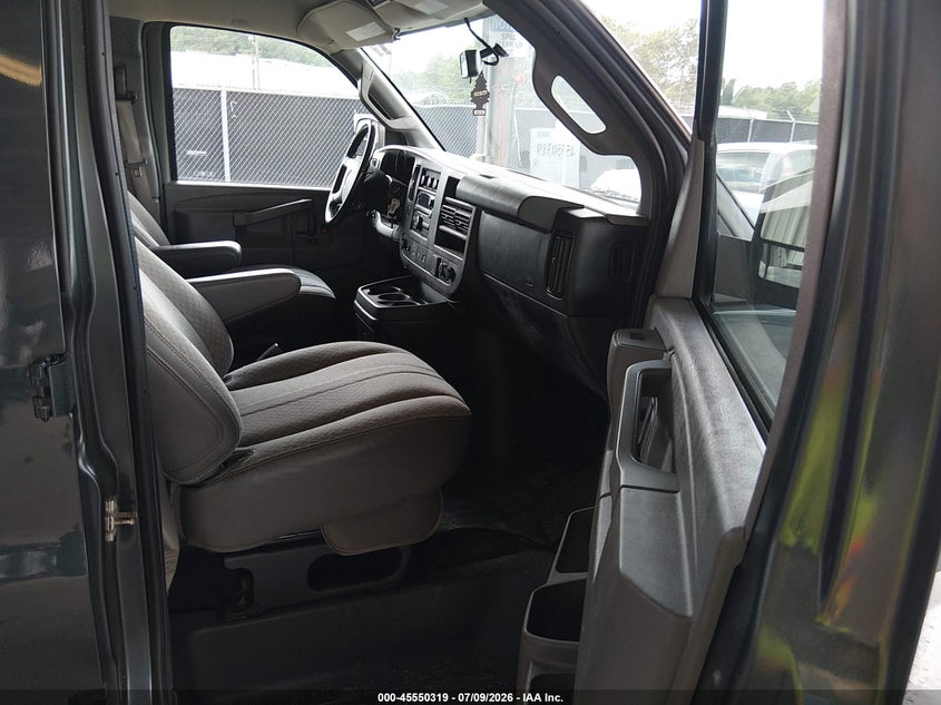 2017 Chevrolet Express 3500 VIN 1GAZGPFG1H1249101 IAAI salvage auction — NORMAL WEAR, Sf97 (Georgia), sold $18,850 on 2026-09-09 (photo 5)