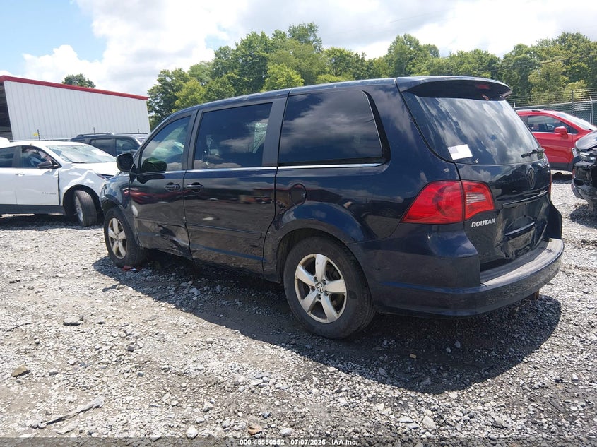 2010 Volkswagen Routan VIN 2V4RW3D14AR190456 IAAI salvage auction — SIDE, Salvage (Ohio), sold $125 on 2026-08-21 (photo 3)