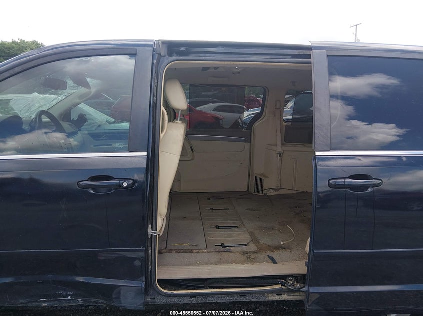 2010 Volkswagen Routan VIN 2V4RW3D14AR190456 IAAI salvage auction — SIDE, Salvage (Ohio), sold $125 on 2026-08-21 (photo 8)