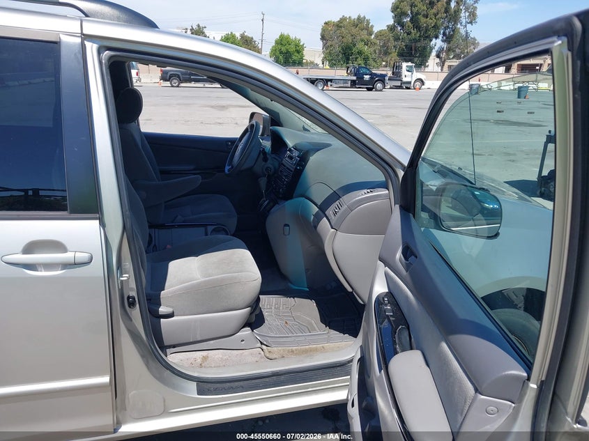 2005 Toyota Sienna VIN 5TDZA23C25S285052 IAAI salvage auction — NORMAL WEAR, Clear - Dealer Only (California), sold $600 on 2026-07-29 (photo 5)