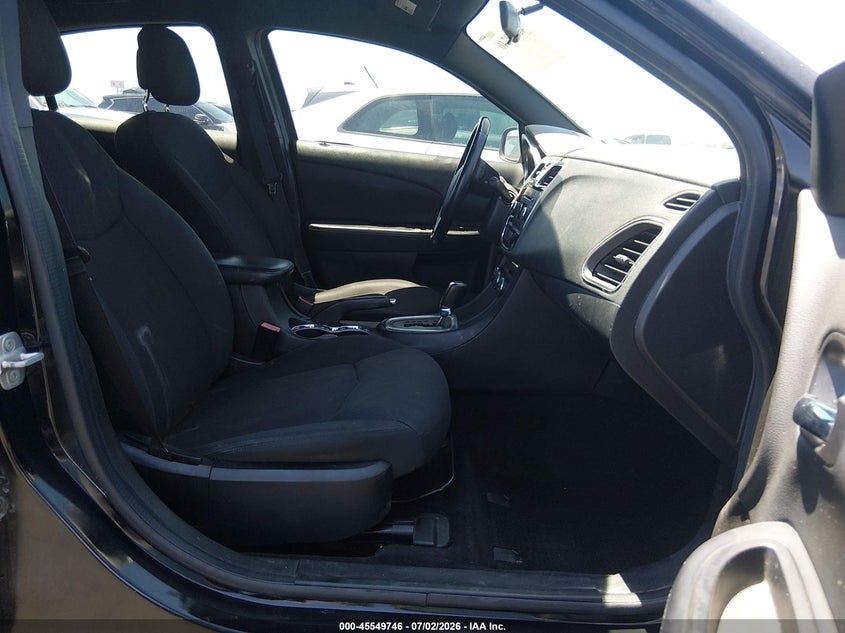 2014 Chrysler 200 VIN 1C3CCBBG5EN113953 IAAI salvage auction — NORMAL WEAR, Salvage Title, sold $300 on 2026-07-24 (photo 5)