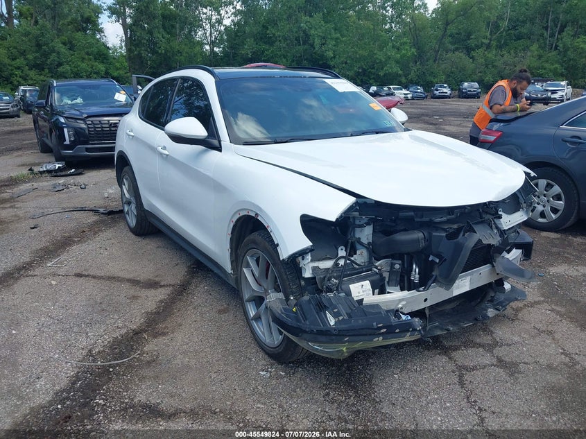 2018 Alfa romeo Stelvio VIN ZASFAKPN7J7B86964 IAAI salvage auction — FRONT END, Salvage Title, sold $2,925 on 2026-08-18 (photo 1)