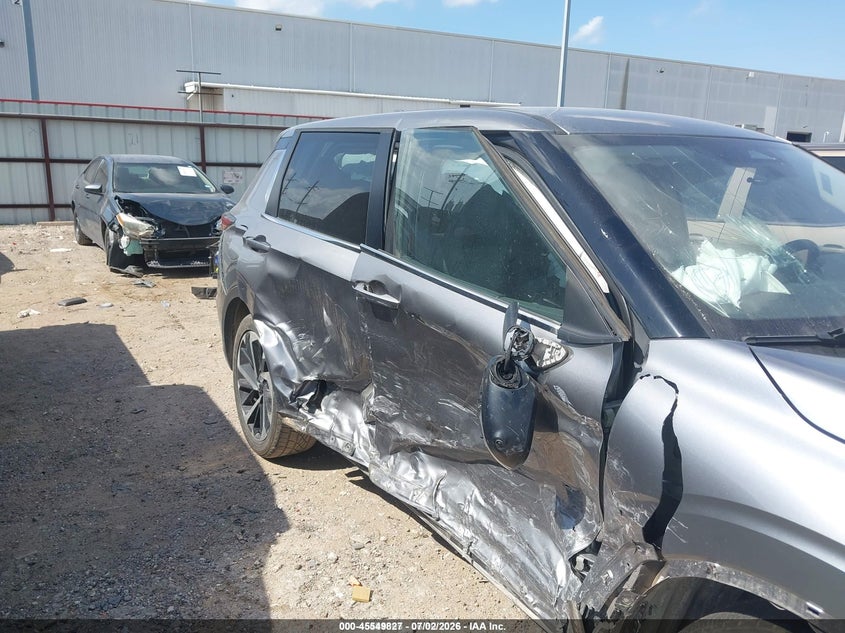 2023 Mitsubishi Outlander VIN JA4J3UA88PZ018530 IAAI salvage auction — SIDE, Salvage Title, sold $25 on 2026-07-30 (photo 6)