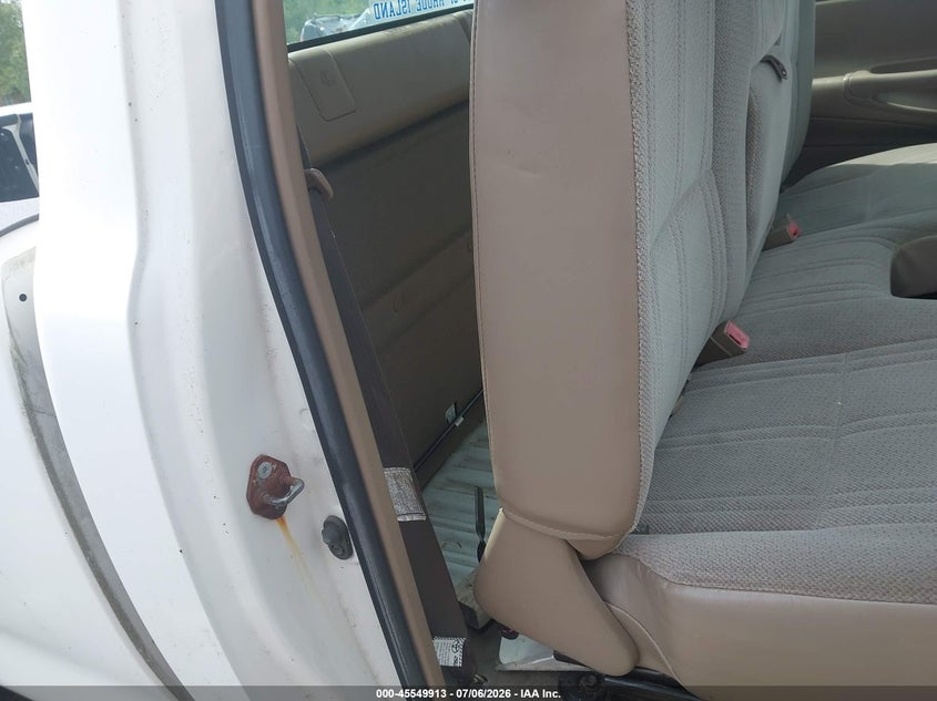 2004 Toyota Tundra VIN 5TBJN32104S447906 IAAI salvage auction — NORMAL WEAR, Clear (Massachusetts), sold $1,900 on 2026-07-10 (photo 8)