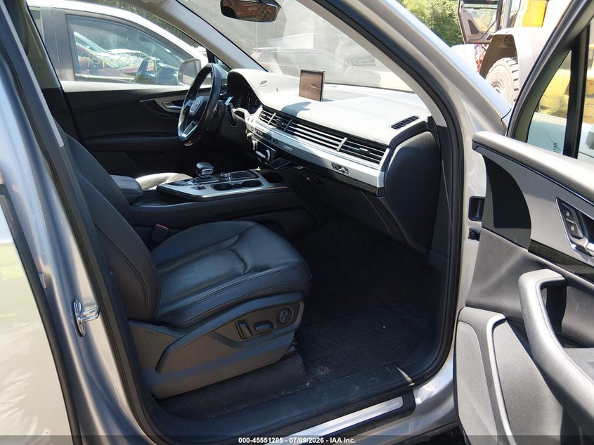 2017 Audi Q7 VIN WA1LAAF70HD047239 IAAI salvage auction — FRONT END, Salvage (Rhode Island), sold $6,250 on 2026-08-19 (photo 5)