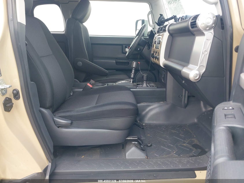 2014 Toyota Fj cruiser VIN JTEBU4BF8EK177831 IAAI salvage auction — WATER/FLOOD, Certificate Of Destruction (Louisiana), sold $8,100 on 2026-07-29 (photo 5)