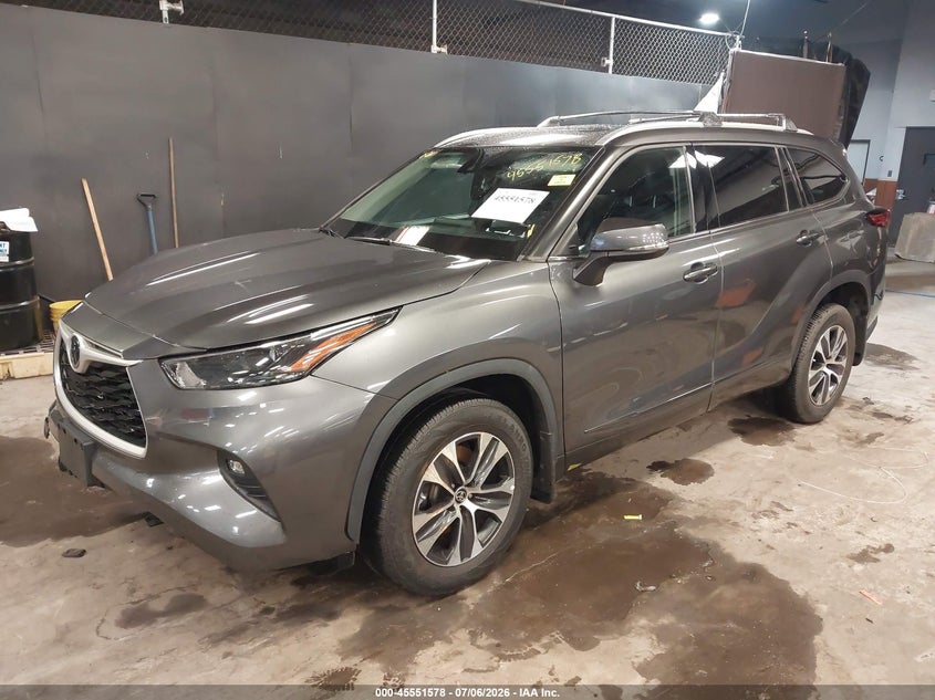 2022 Toyota Highlander VIN 5TDHZRBHXNS175120 IAAI salvage auction — RIGHT SIDE, Salvage Title, sold $16,800 on 2026-08-01 (photo 2)
