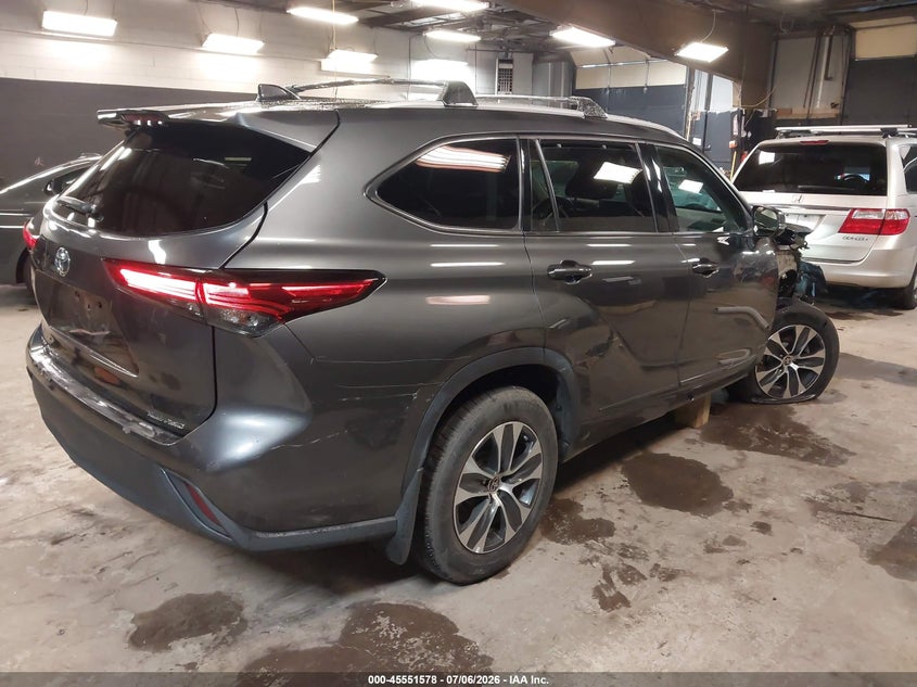 2022 Toyota Highlander VIN 5TDHZRBHXNS175120 IAAI salvage auction — RIGHT SIDE, Salvage Title, sold $16,800 on 2026-08-01 (photo 4)