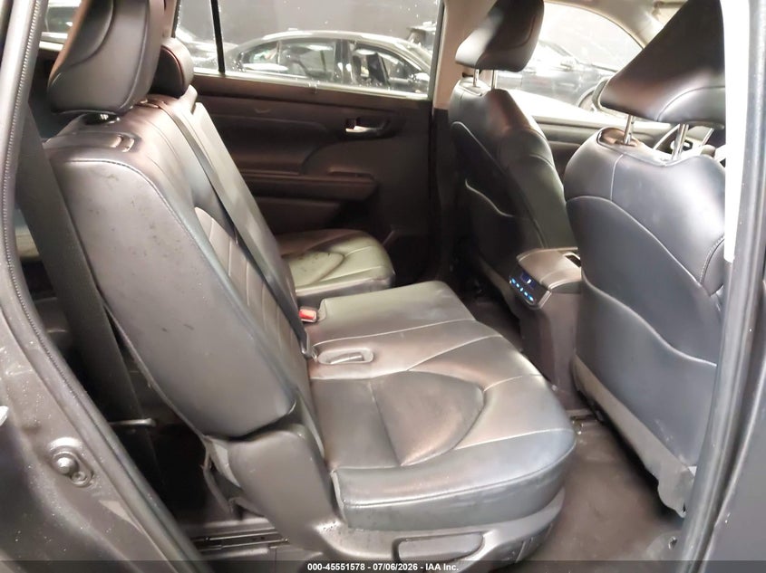 2022 Toyota Highlander VIN 5TDHZRBHXNS175120 IAAI salvage auction — RIGHT SIDE, Salvage Title, sold $16,800 on 2026-08-01 (photo 8)