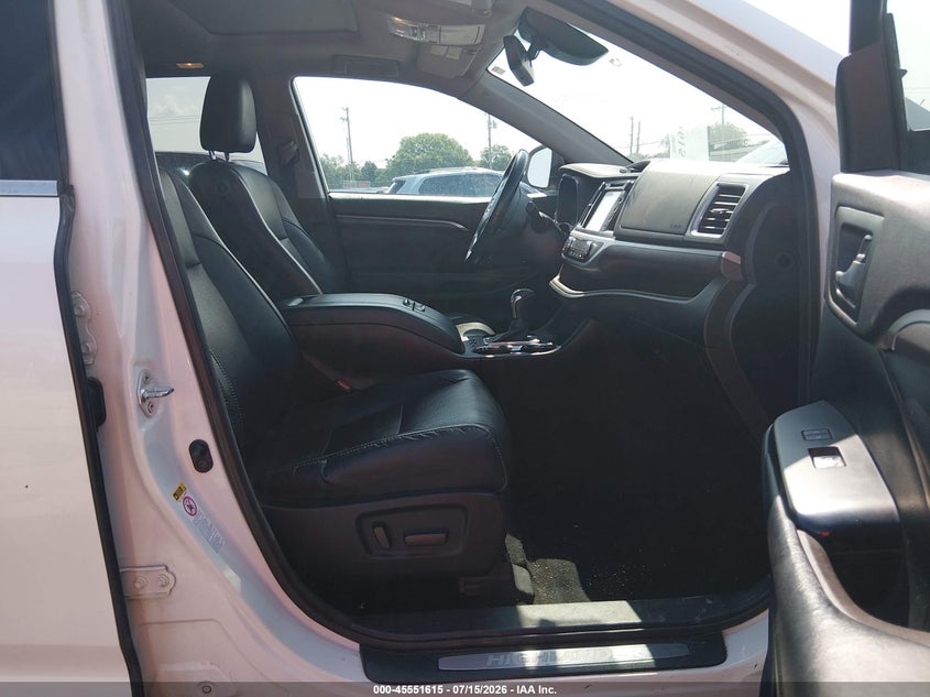 2017 Toyota Highlander VIN 5TDYZRFH8HS209814 IAAI salvage auction — HAIL, Salvage (Kansas), sold $11,525 on 2026-08-01 (photo 5)