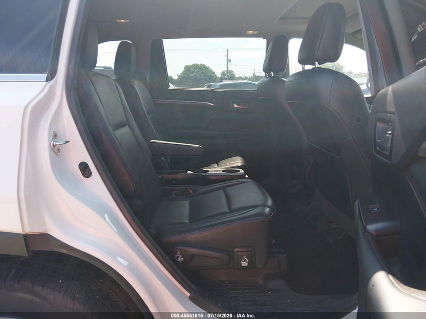 2017 Toyota Highlander VIN 5TDYZRFH8HS209814 IAAI salvage auction — HAIL, Salvage (Kansas), sold $11,525 on 2026-08-01 (photo 8)