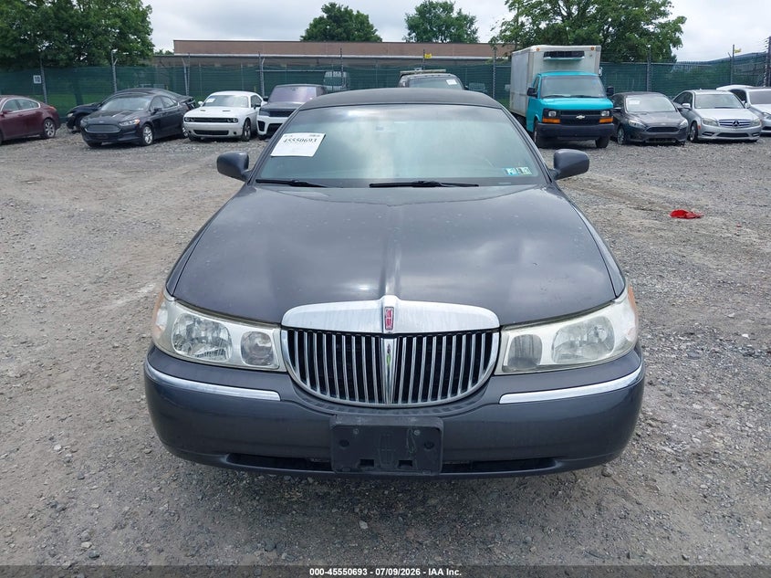 2000 Lincoln TOWN CAR VIN 1L1FM81W7YY761599 IAAI salvage auction — NORMAL WEAR, Clear (Pennsylvania), sold $225 on 2026-07-17 (photo 6)