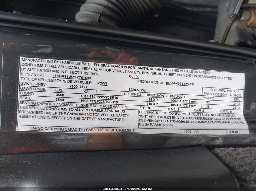 2000 Lincoln TOWN CAR VIN 1L1FM81W7YY761599 IAAI salvage auction — NORMAL WEAR, Clear (Pennsylvania), sold $225 on 2026-07-17 (photo 9)