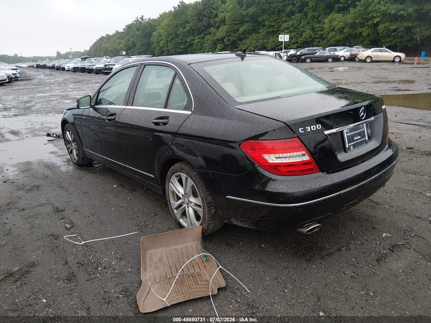 2014 Mercedes-benz C-klasse VIN WDDGF8AB9EG225520 IAAI salvage auction — RIGHT SIDE, Salvage Title, sold $25 on 2026-08-12 (photo 3)
