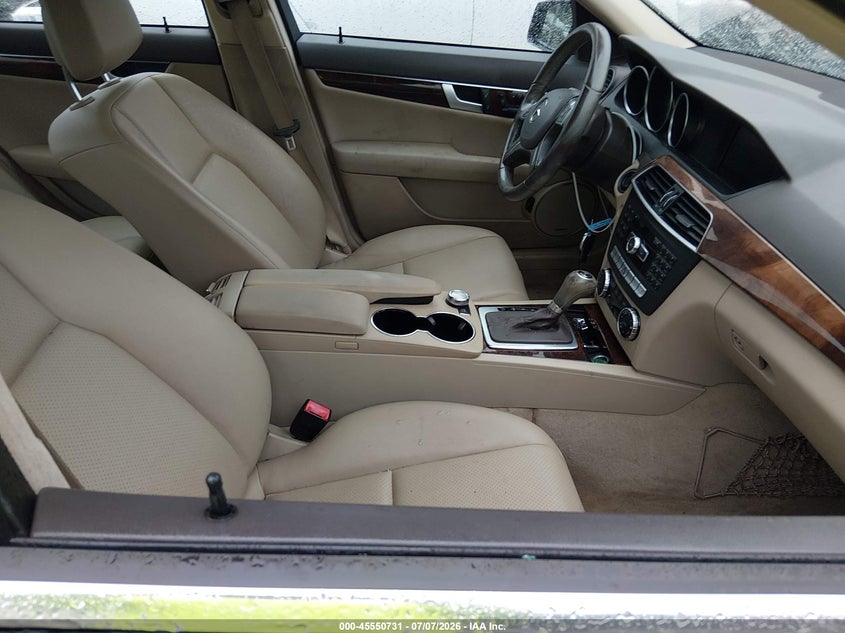2014 Mercedes-benz C-klasse VIN WDDGF8AB9EG225520 IAAI salvage auction — RIGHT SIDE, Salvage Title, sold $25 on 2026-08-12 (photo 5)