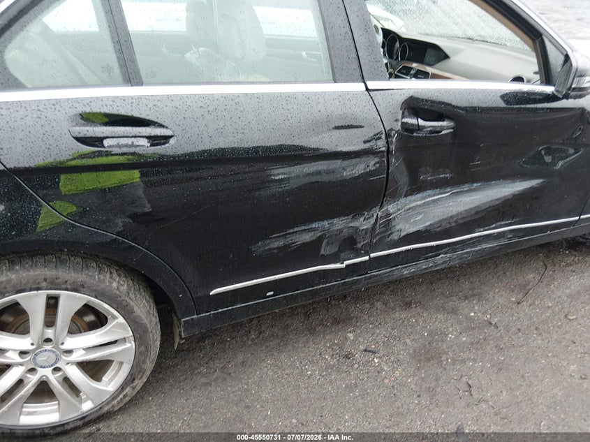 2014 Mercedes-benz C-klasse VIN WDDGF8AB9EG225520 IAAI salvage auction — RIGHT SIDE, Salvage Title, sold $25 on 2026-08-12 (photo 6)