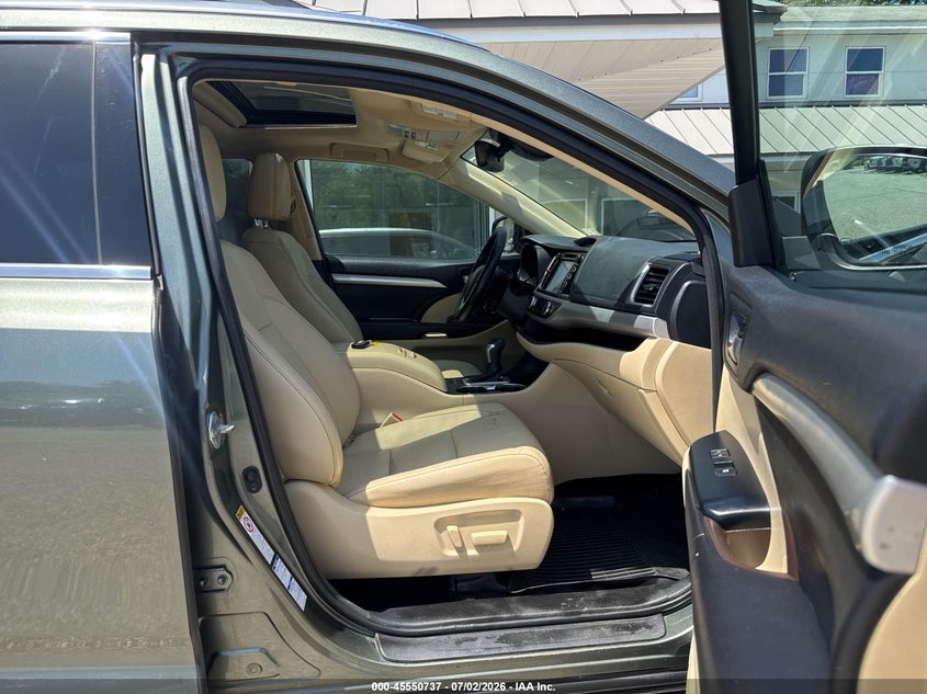 2017 Toyota Highlander VIN 5TDJZRFH0HS457900 IAAI salvage auction — NORMAL WEAR, Original (Vermont), sold $13,825 on 2026-07-29 (photo 5)