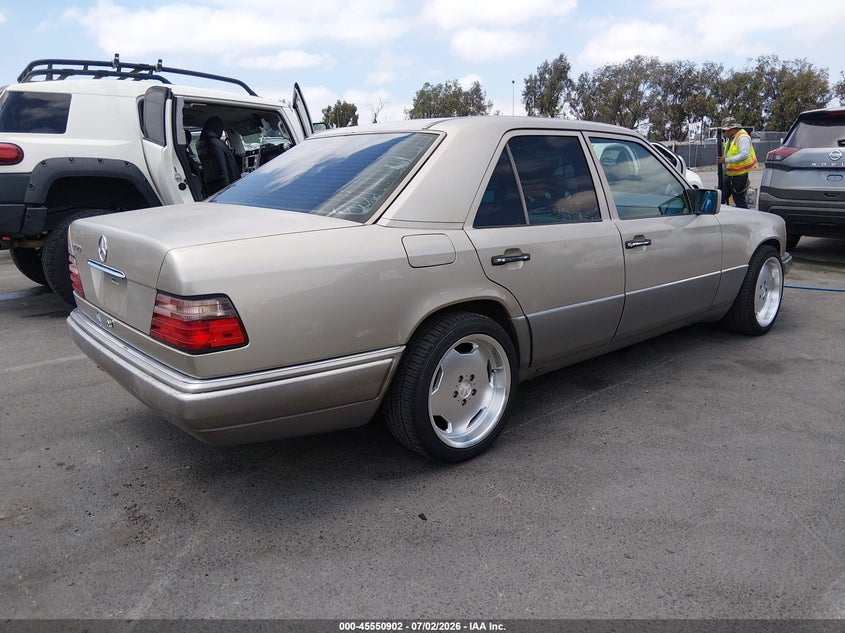 1994 Mercedes-benz E-class VIN WDBEA34EXRC118786 IAAI salvage auction — NORMAL WEAR, Clear - Dealer Only (California), sold $8,500 on 2026-07-30 (photo 4)