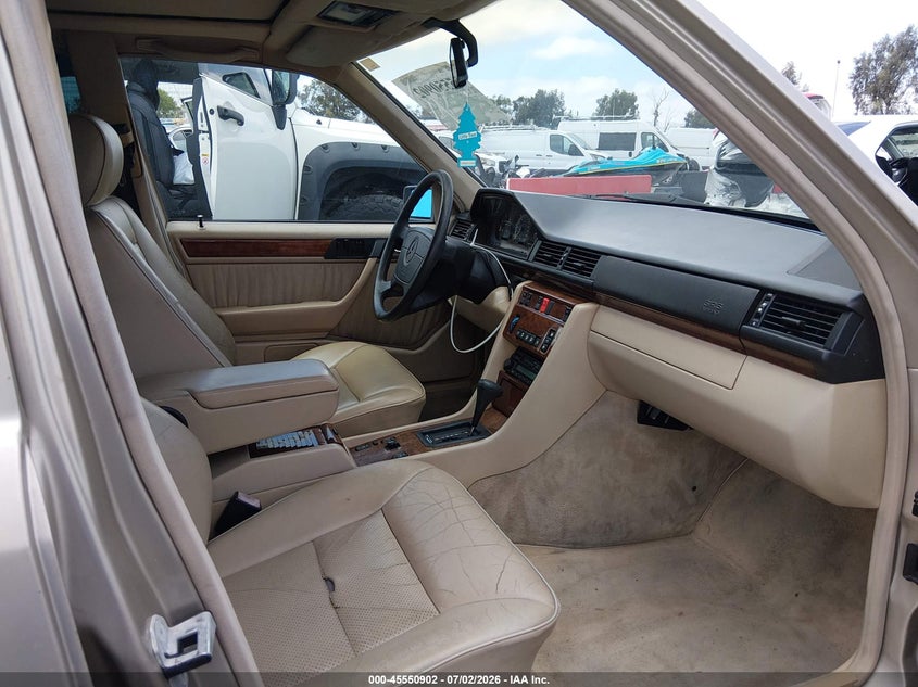 1994 Mercedes-benz E-class VIN WDBEA34EXRC118786 IAAI salvage auction — NORMAL WEAR, Clear - Dealer Only (California), sold $8,500 on 2026-07-30 (photo 5)