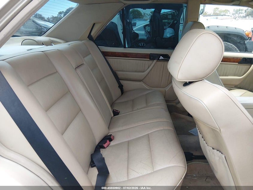1994 Mercedes-benz E-class VIN WDBEA34EXRC118786 IAAI salvage auction — NORMAL WEAR, Clear - Dealer Only (California), sold $8,500 on 2026-07-30 (photo 8)